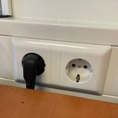 Vervangen wandcontactdoos in het magazijn